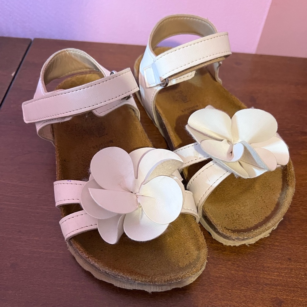 Girls' White Flower Strap Sandals